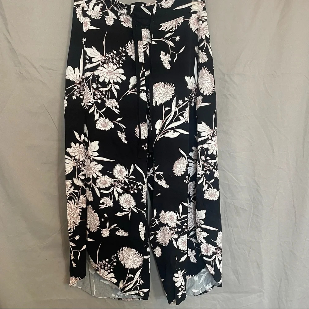 MAURICES Women’s Wide Leg Black White Floral Pants with Slits